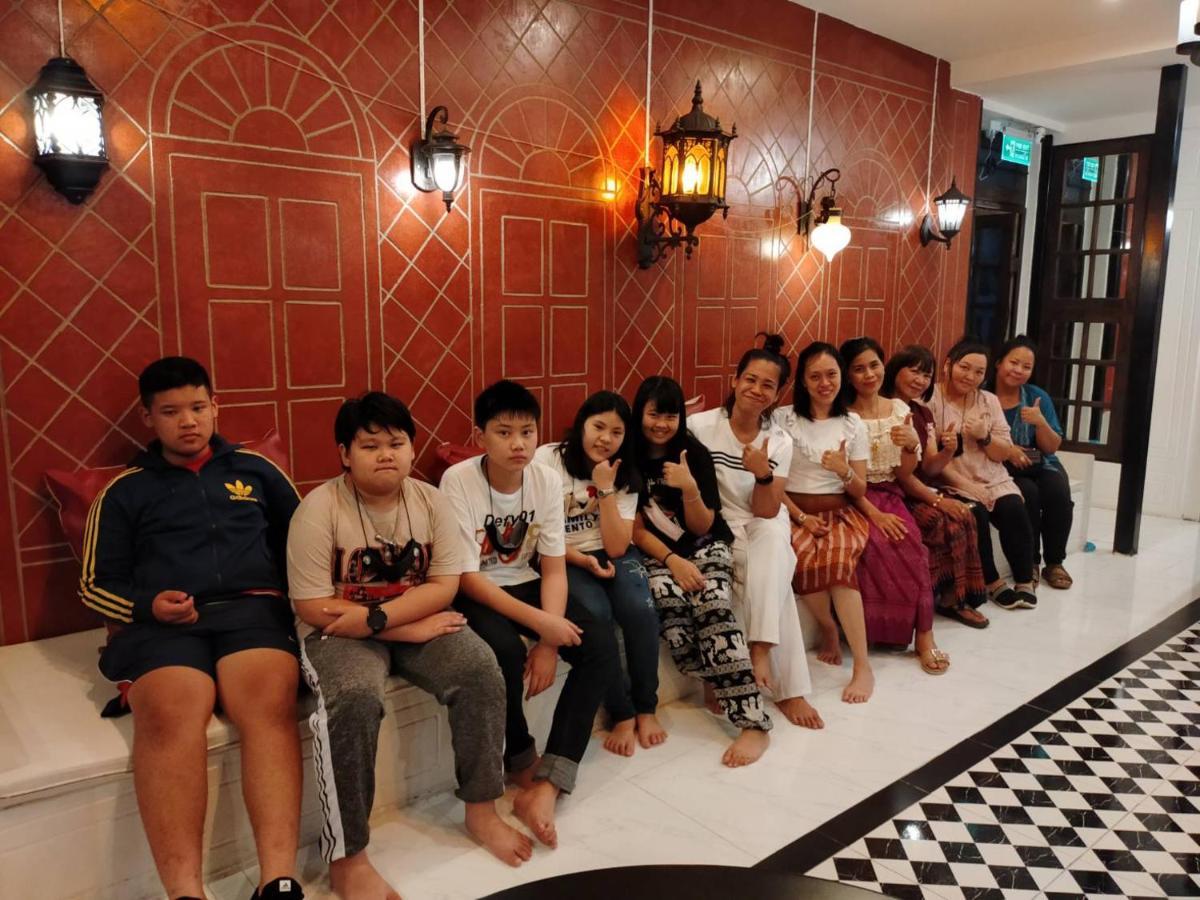 Hotel At Night Chumphon Esterno foto