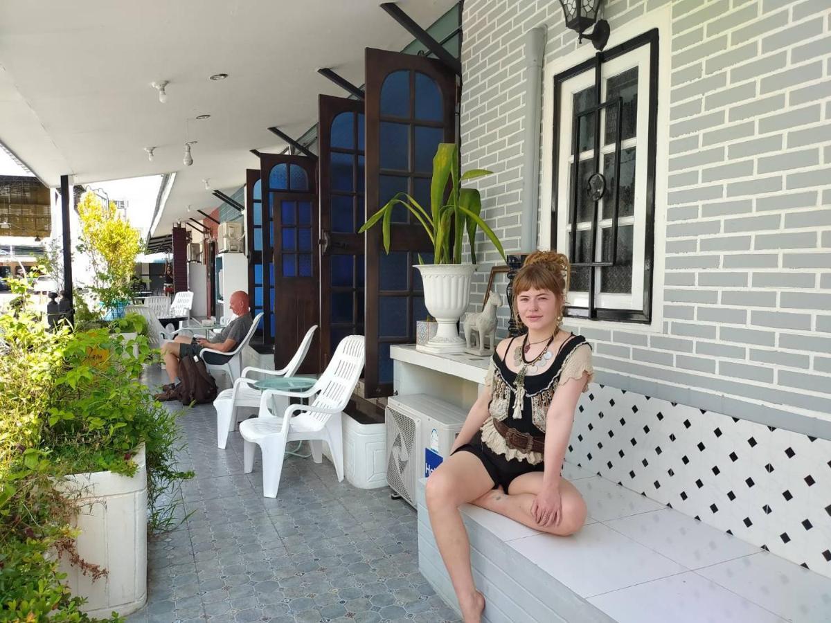Hotel At Night Chumphon Esterno foto
